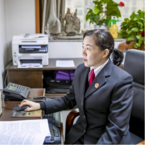 省法院审判监督二庭副庭长袁正英