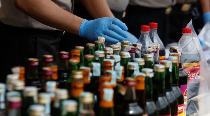 图/视觉中国（被查获的假酒）