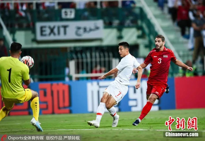 资料图为武磊代表国足在世预赛比赛中射门。 图片来源：Osports全体育图片社