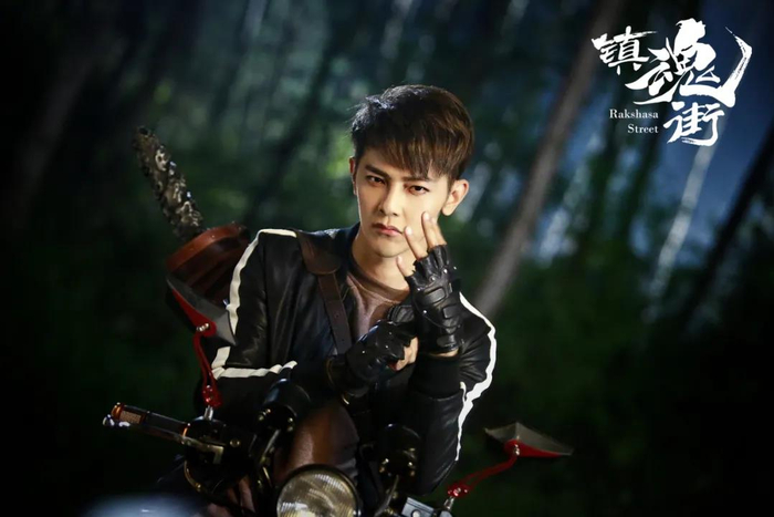 造型实在有些浮夸。| 图片来源：豆瓣