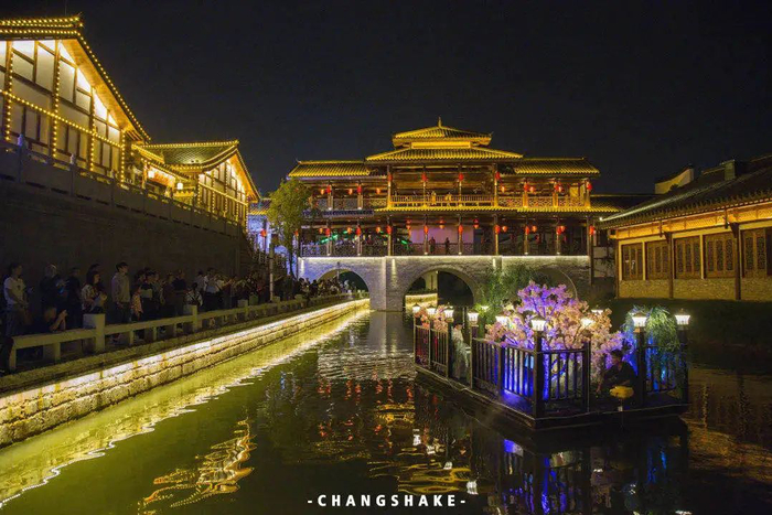 （洋湖水街实景图，图片源自洋湖生态新城）