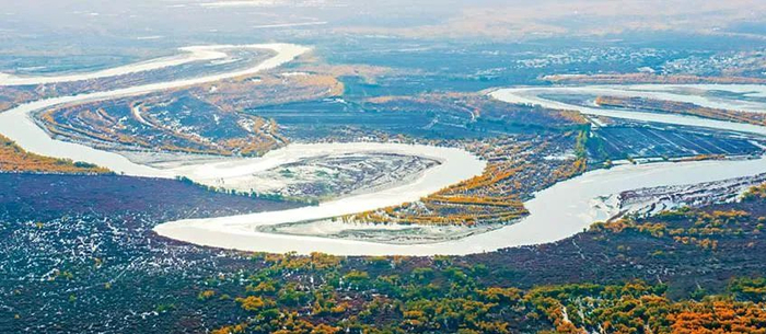 蜿蜒的塔里木河。阿克苏地委宣传部供图