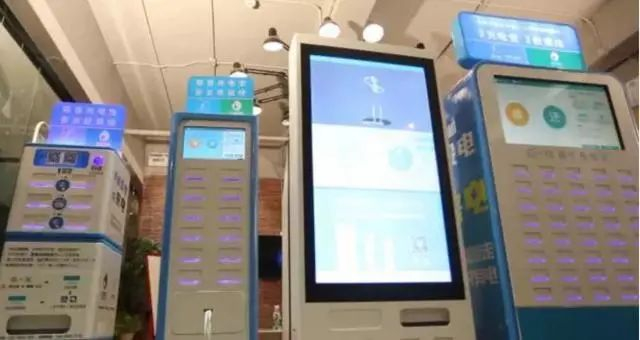 商场共享充电宝（图源：新浪微博）