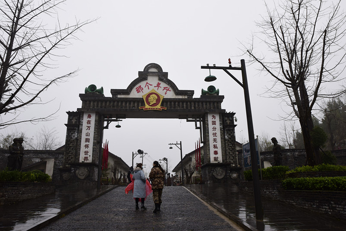 　　万山区朱砂古镇“那个年代一条街”（央视网记者 王静远 摄）