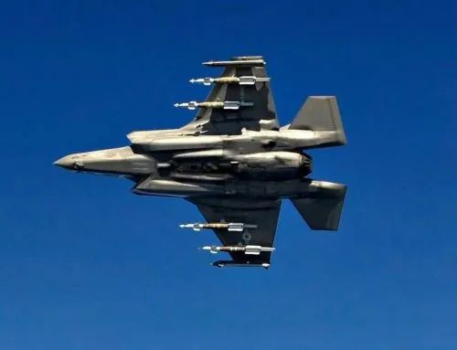 ▲ 兼职案例：以隐身为卖点之一的F-35也能够开启非隐身的“野兽”模式