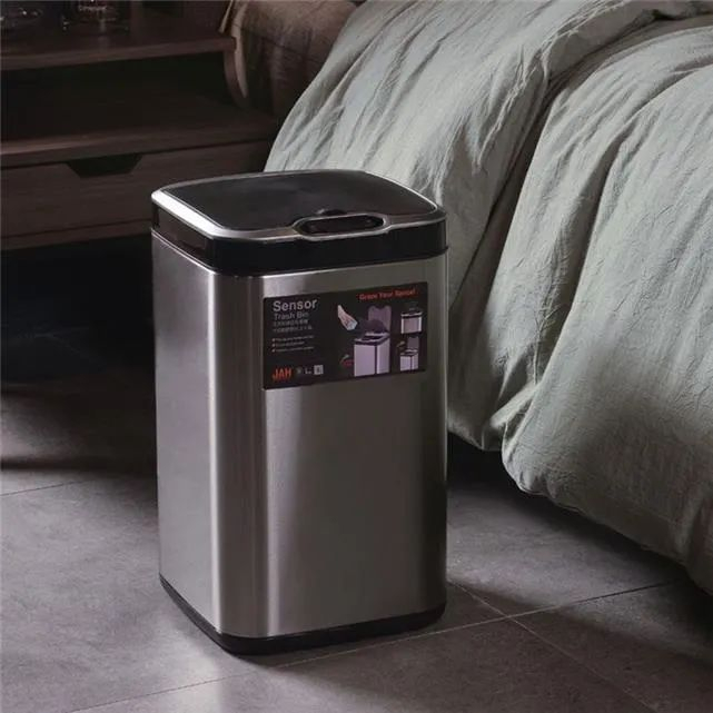 ↑洁安惠品牌的智能定制垃圾桶。（华萍公司供图）