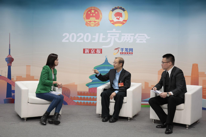 市人大代表熊辉、孟令悦接受新京报视频采访，就院前急救建言献策。 摄/新京报记者 王嘉宁