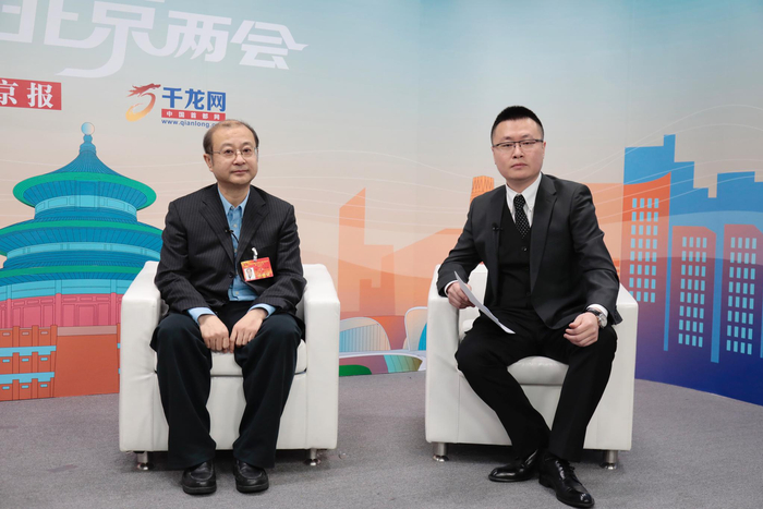 市人大代表熊辉、孟令悦接受新京报视频采访，就院前急救建言献策。摄/新京报记者 王嘉宁