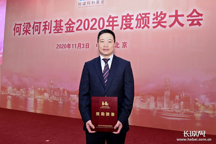 河北省中西医结合医药研究院院长贾振华。 以岭药业供图