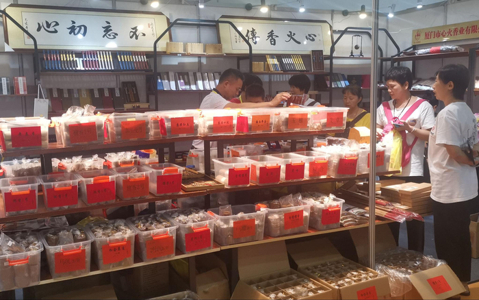 采购香礼的顾客。受访者供图