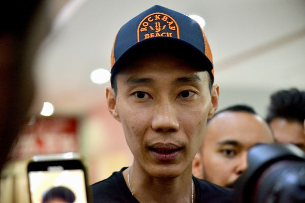 前世界排名第一的大马一哥李宗伟前去医院探望伤者。新华社发（张纹综摄）