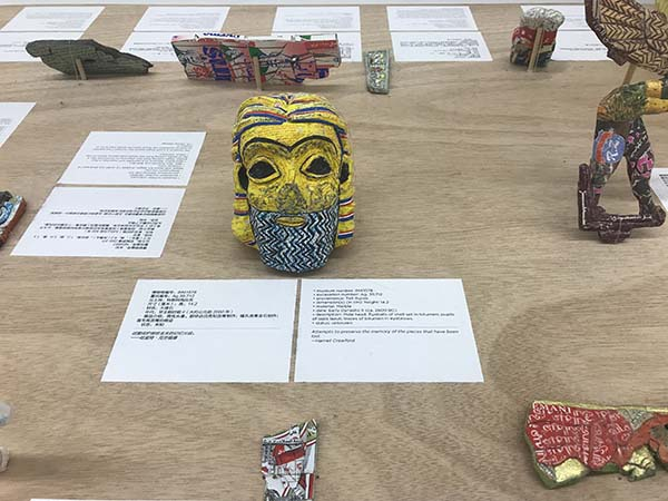 上海双年展上拉科维茨作品“看不见的敌人不应存在”