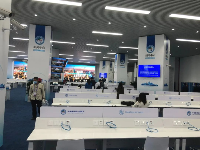 进博会新闻中心。经济日报记者温济聪摄