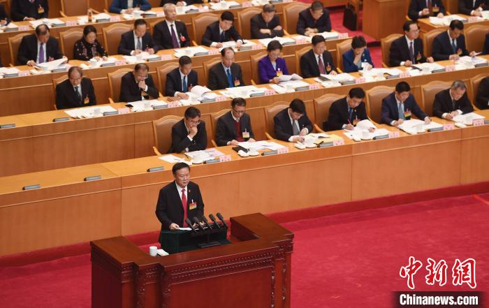 李占国作浙江省高级人民法院工作报告 王刚 摄