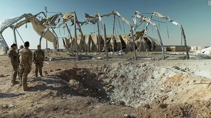 艾因-阿萨德空军基地遭袭后的景象