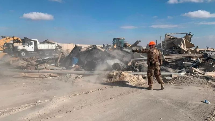 艾因-阿萨德空军基地遭袭后的景象