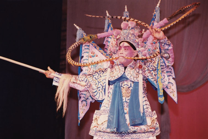 衡和华71岁时重返舞台演出《龙凤呈祥》的剧照。 受访者供图