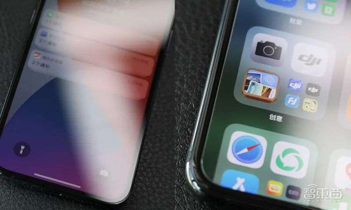 ▲iPhone 12 Pro的玻璃面板直接嵌在金属框架里