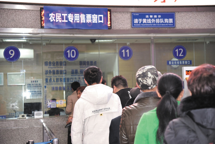 成都东站汽车客运站开设农民工专用购票窗口