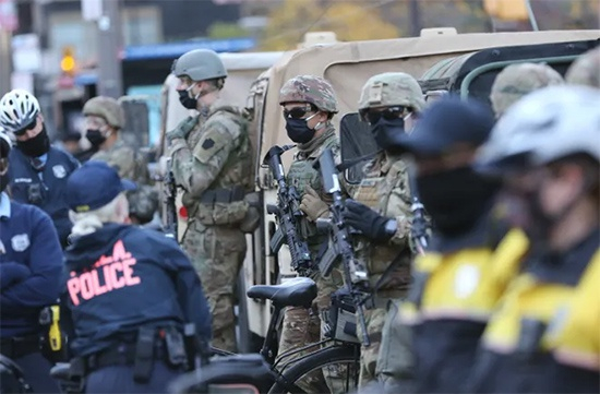 宾夕法尼亚州街道上出现的国民警卫队士兵，图自美媒