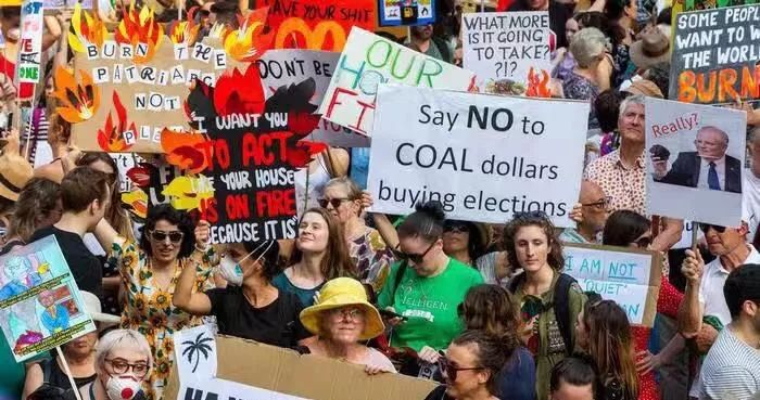 澳洲人民走上街头表达愤怒