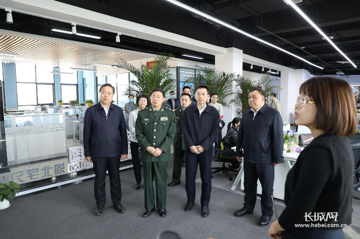     要文须、史建伟、张春生、王晓辉等领导一行参观“学习强国”河北学习平台。长城网见习记者 廉明坤 摄