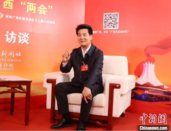 图为黄海韬在介绍情况 林浩 摄