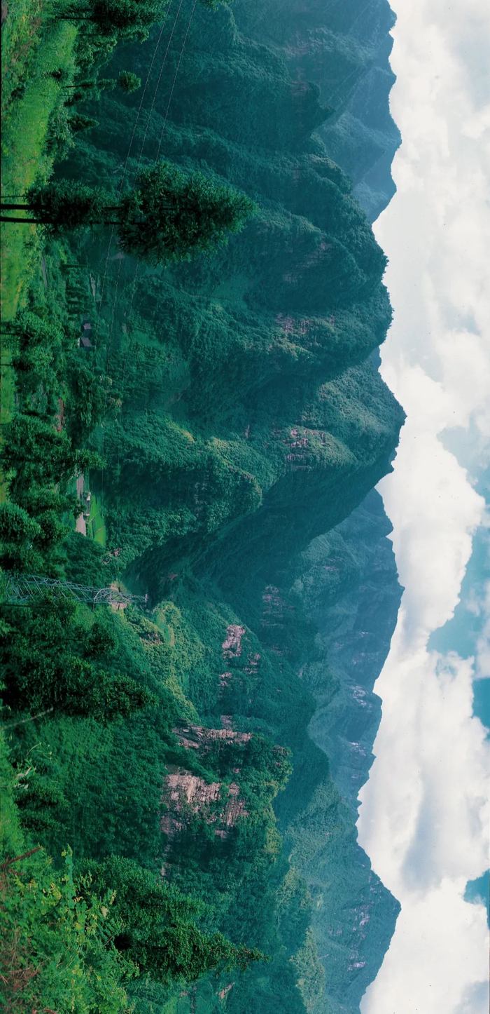 ▲ 宣恩第一高山七姊妹山，属武陵山脉。 摄影/文林