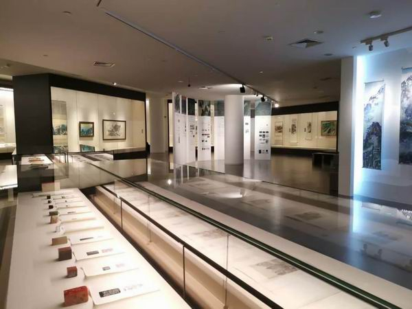 “十上黄山绝顶人——馆藏刘海粟黄山精品研究展”展览现场