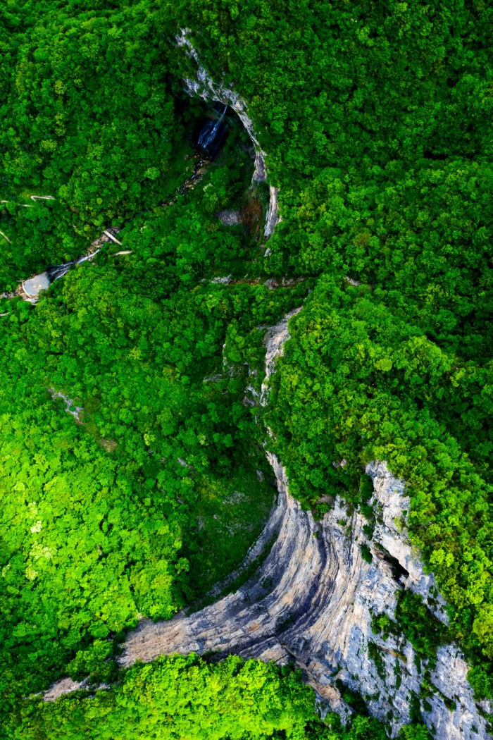▲ 板桥镇新田村鹿院坪景区，位于恩施大峡谷开发区，该村落目前还未通公路。 摄影/江汉