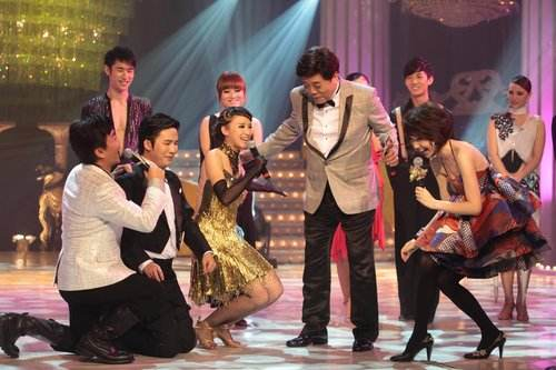  赵忠祥参加《舞林大会》。