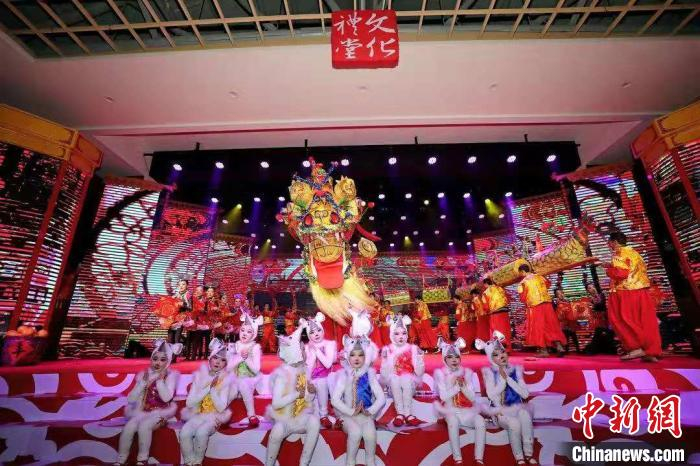 农民狂欢嘉年华 许军 摄