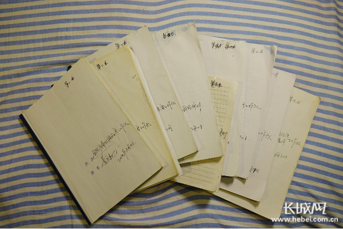 黄文忠的脱贫日志。 长城网记者 胥文燕 摄