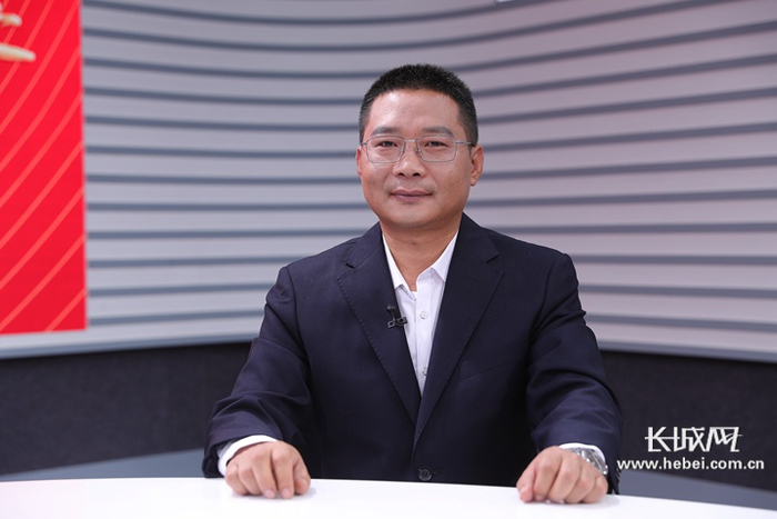 石家庄市政协委员、栾城区楼底小学校长郭建峰。长城网记者 路钦淋 摄