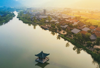 俯瞰拈花湾景区　　资料