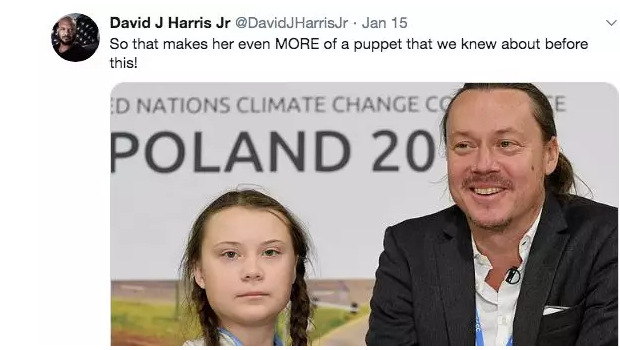  推特网友：她更像是一个提线木偶。