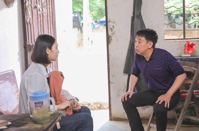 电影《穿过雨林》剧照，图为演员范雷和胡姗姗。