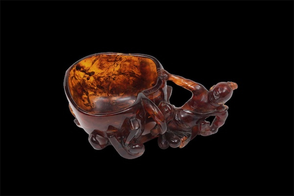 渔翁把桃形琥珀杯 明 南京江宁将军山沐启元墓出土 南京博物总馆藏