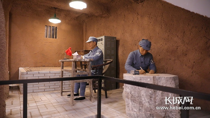 太行红色新闻文化陈列馆内模拟呈现当年的播音场景。长城网记者 李相伯 路钦淋 摄