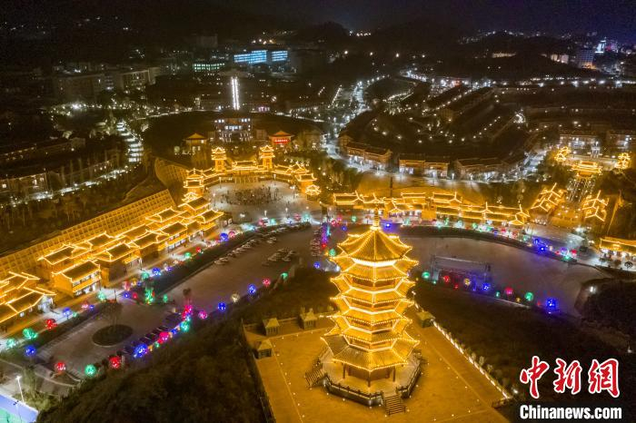 航拍晴隆县三宝彝族乡阿妹戚托小镇。　贺俊怡 摄