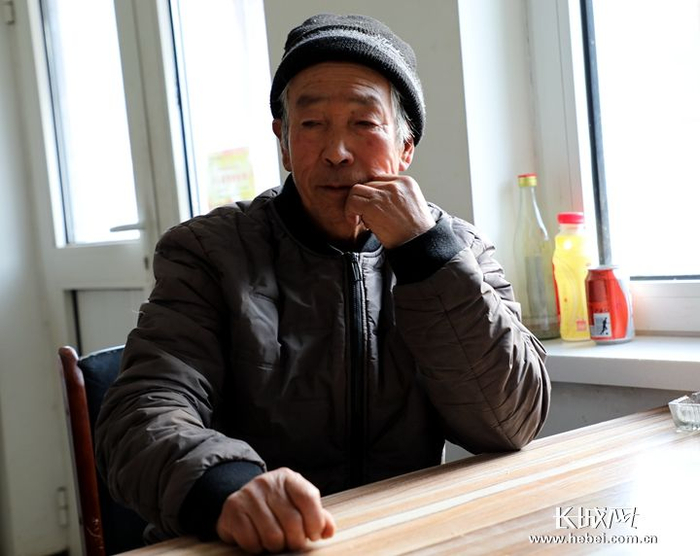 　　有趣的“店小二”孙振泽。长城新媒体记者 万前进 摄