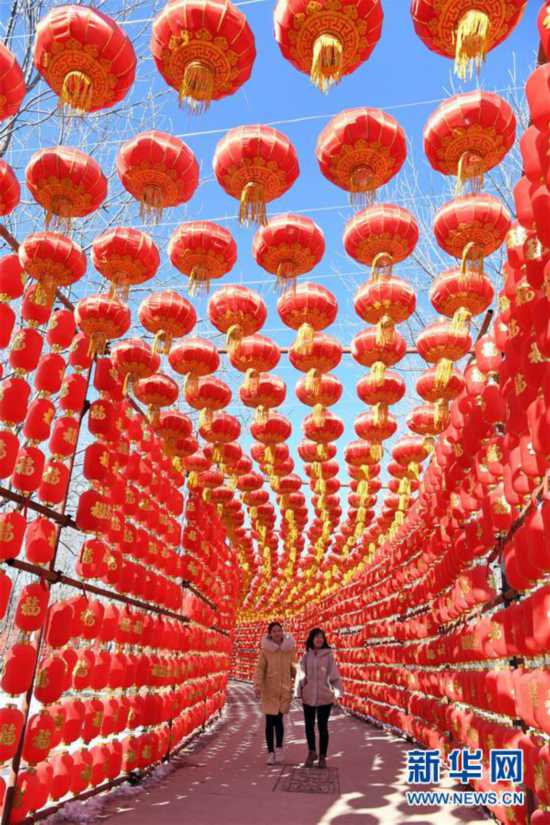 春节临近，有“天津后花园”之称的天津市蓟州区着力打造以冰雪、节庆为主题的文化旅游活动，吸引各地游客前来体验。新华社记者&nbsp;马平&nbsp;摄