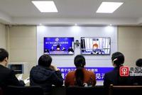 男孩将父亲砍伤致死 警方:他和母亲被长期家暴