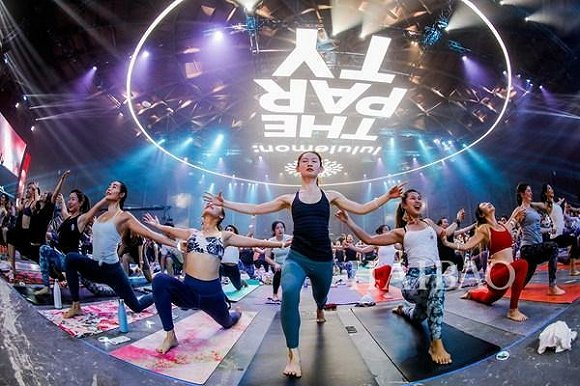 Lululemon瑜伽社群活动。图片来源：Lululemon