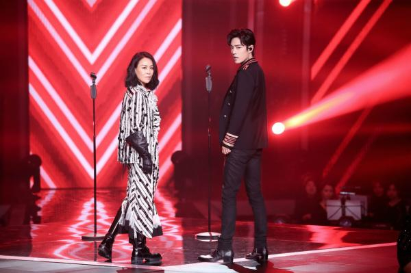 那英（左）、肖战