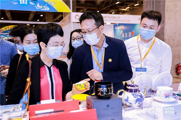 横琴瓷艺产品获得众多嘉宾的青睐
