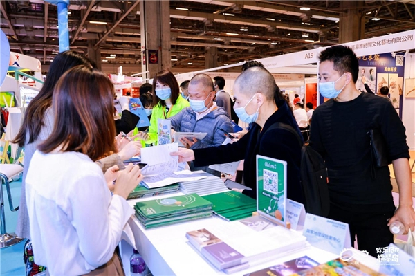 横琴展台迎接络绎不绝的宾客