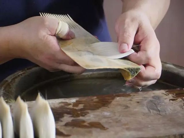 周虎臣制笔，水盆制作