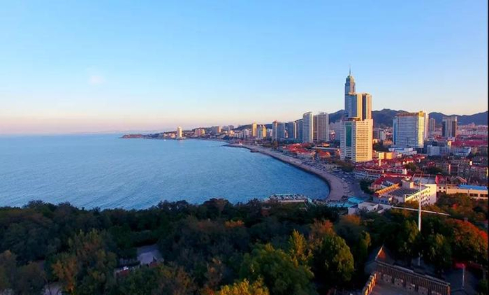 临海的烟台城市风景优美