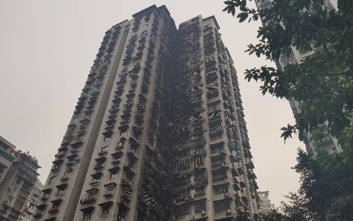 着火后的楼房。新京报记者 朱必胜 摄